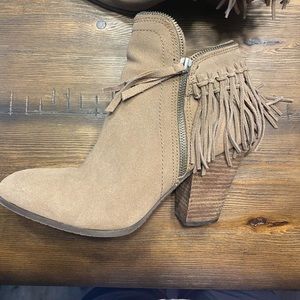 Dolce Vita Size 39/9 Hiro Fringe Suede Booties